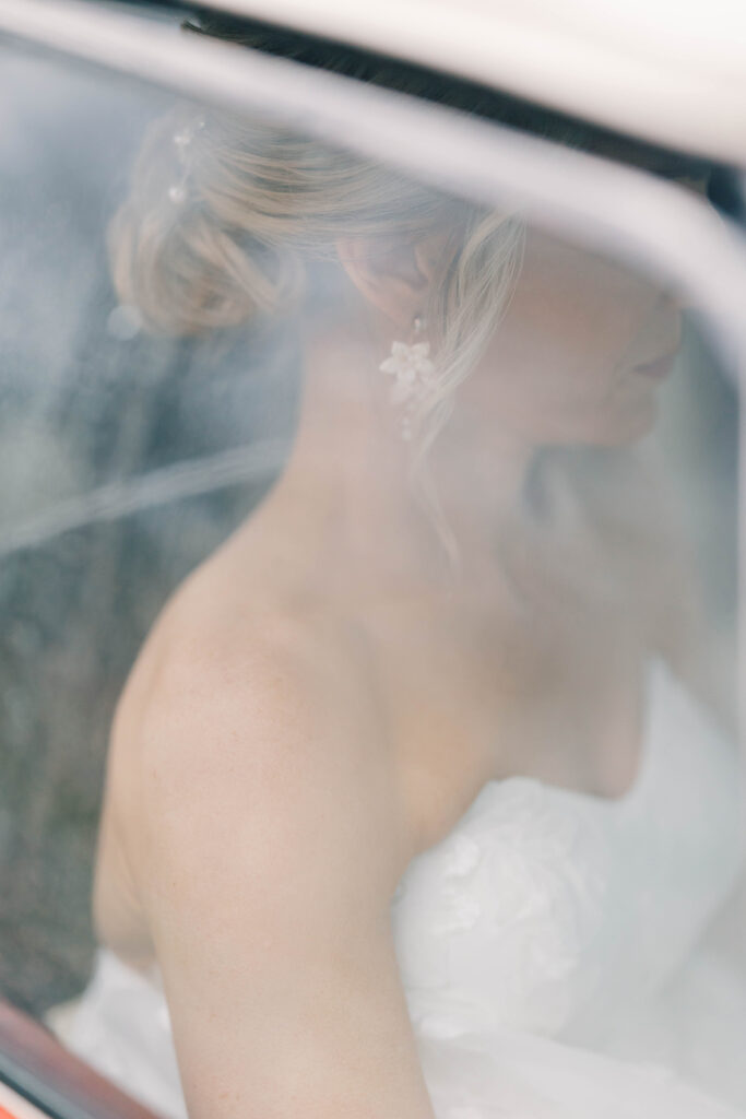 heron hill wedding | bride in classic car