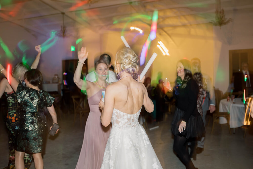 heron hill wedding | fun reception with lights and foam sticks