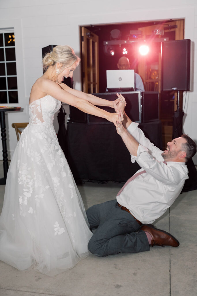 heron hill wedding | bride and groom dancing having the best time