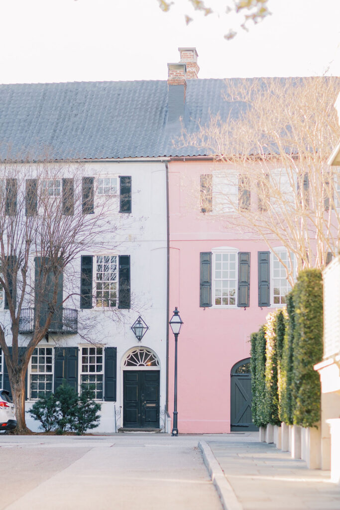 charleston sc wedding photographer | Rainbow row on a sunny day with hedges