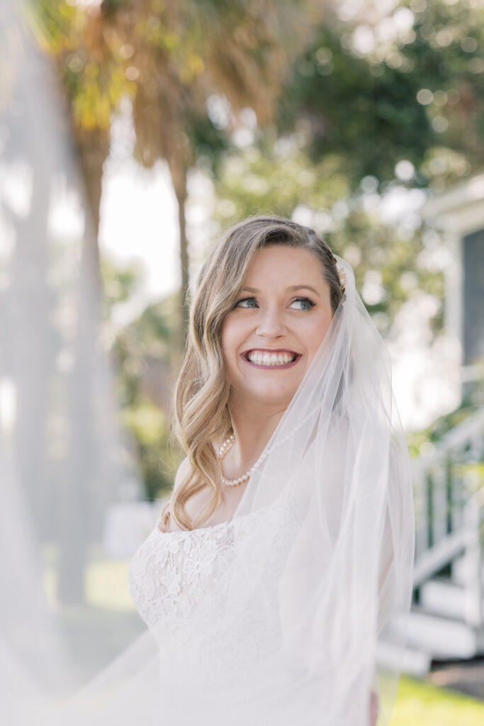 Charleston sc wedding photographer | bride with long veil in front of palmetto trees