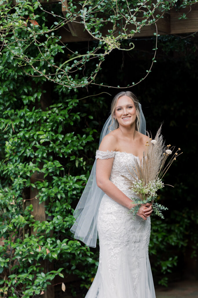 Bridal Portraits | bride holding bouquet at southern oaks wedding venue in gilbert