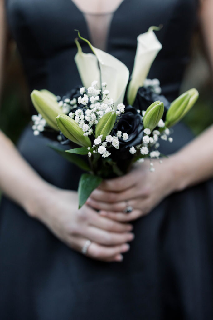 south carolina photographer | black roses and white lilies wedding bouquet