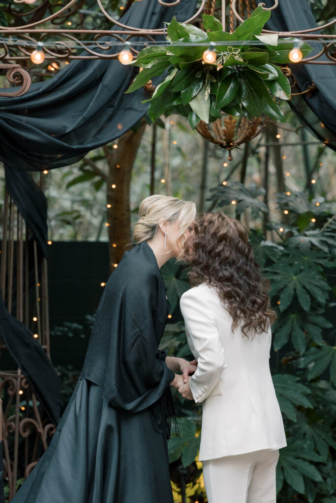 south carolina photographer | first kiss at the ceremony