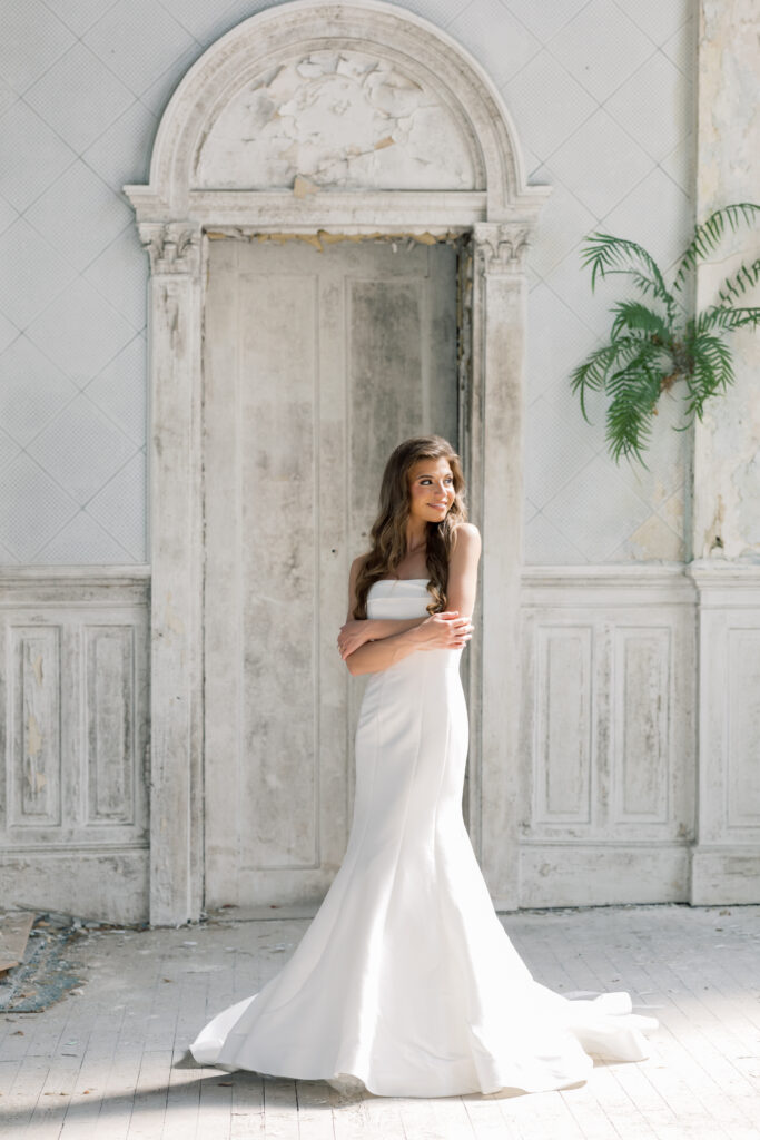 Best bridal portrait locations | Bridal portraits of bride in strapless dress in Charleston, SC. Bride looking over her shoulder and smiling.