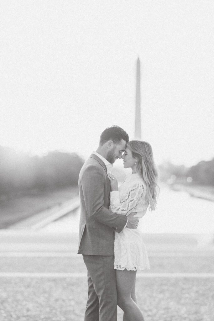 DC proposal photographer | Engagement Photography in DC | Where to propose in DC | Couple in love in front of the Washington Monument